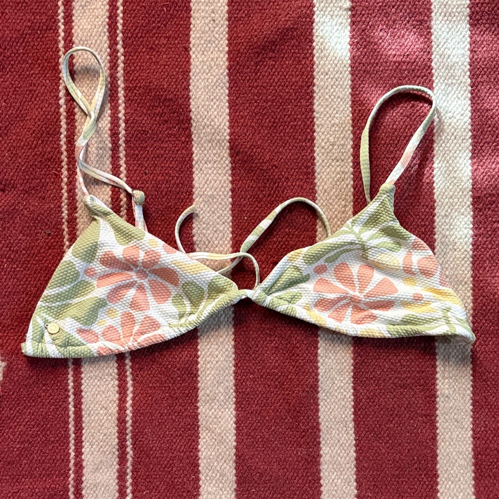 Rhythm Marloe
Floral Bikini Slide Tri Top